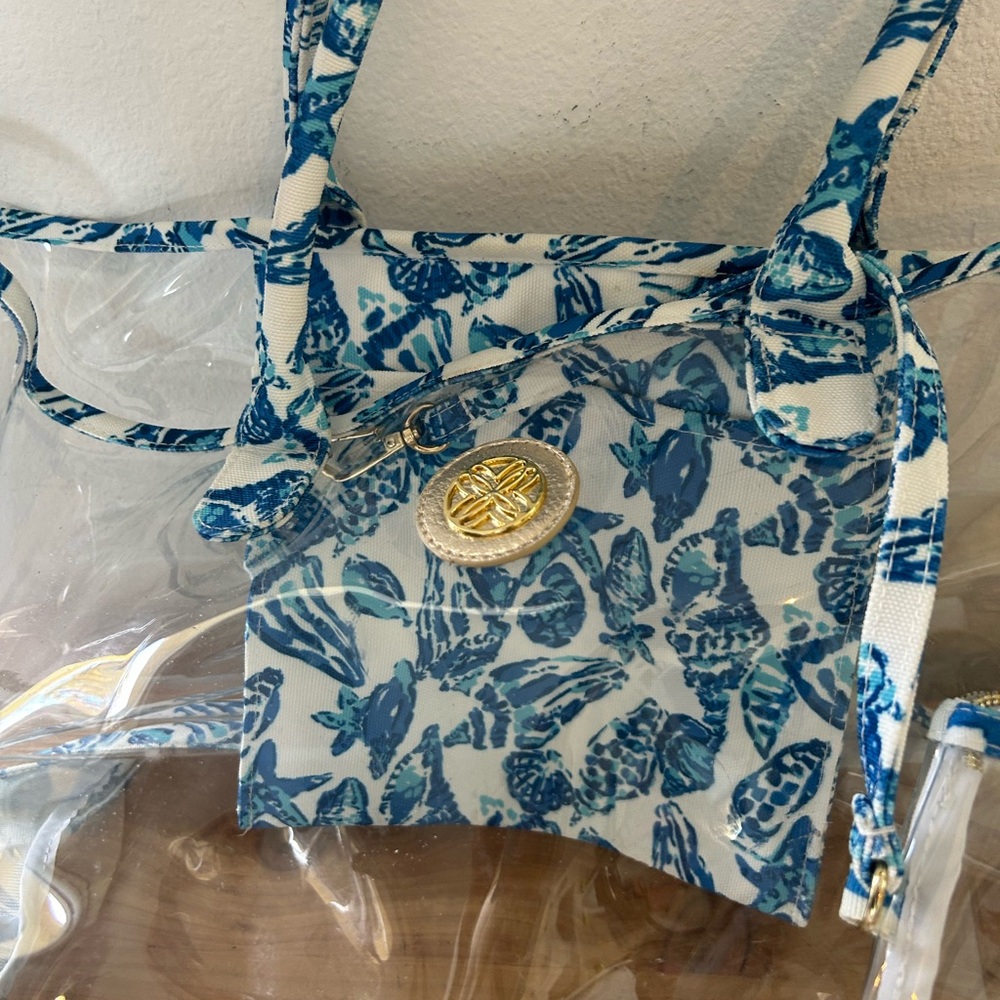EUC Lilly Pulitzer Blue and Clear Tote with Matching Detachable Wristlet GWP - Picture 3 of 3